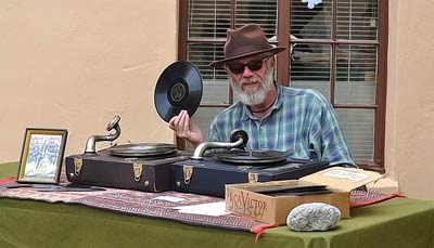 djing with 2 turntables